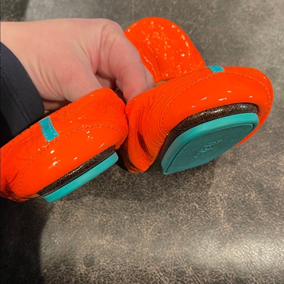 Like new Outrageous orange Neon Tieks - size 7 - with tote - Picture 4 of 7